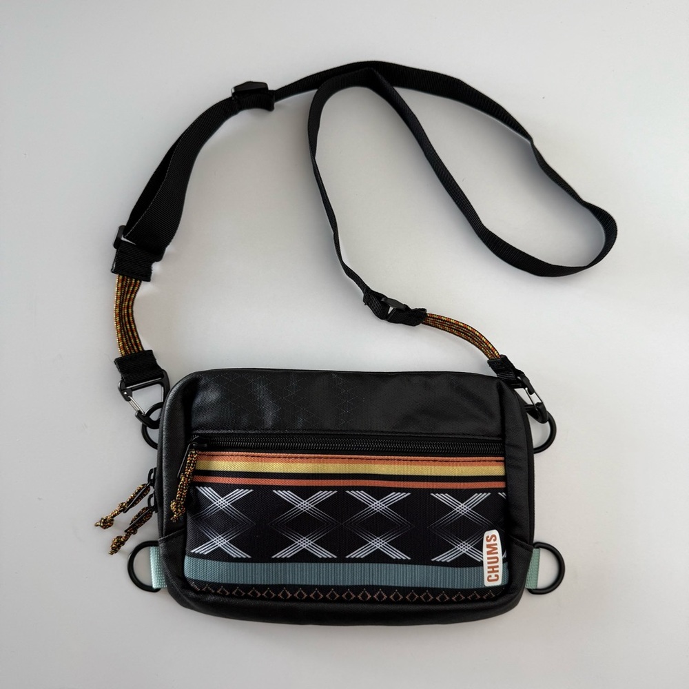 NWOT Chums Rover Crossbody Sling Bag Unisex in Western Black - Picture 6 of 10